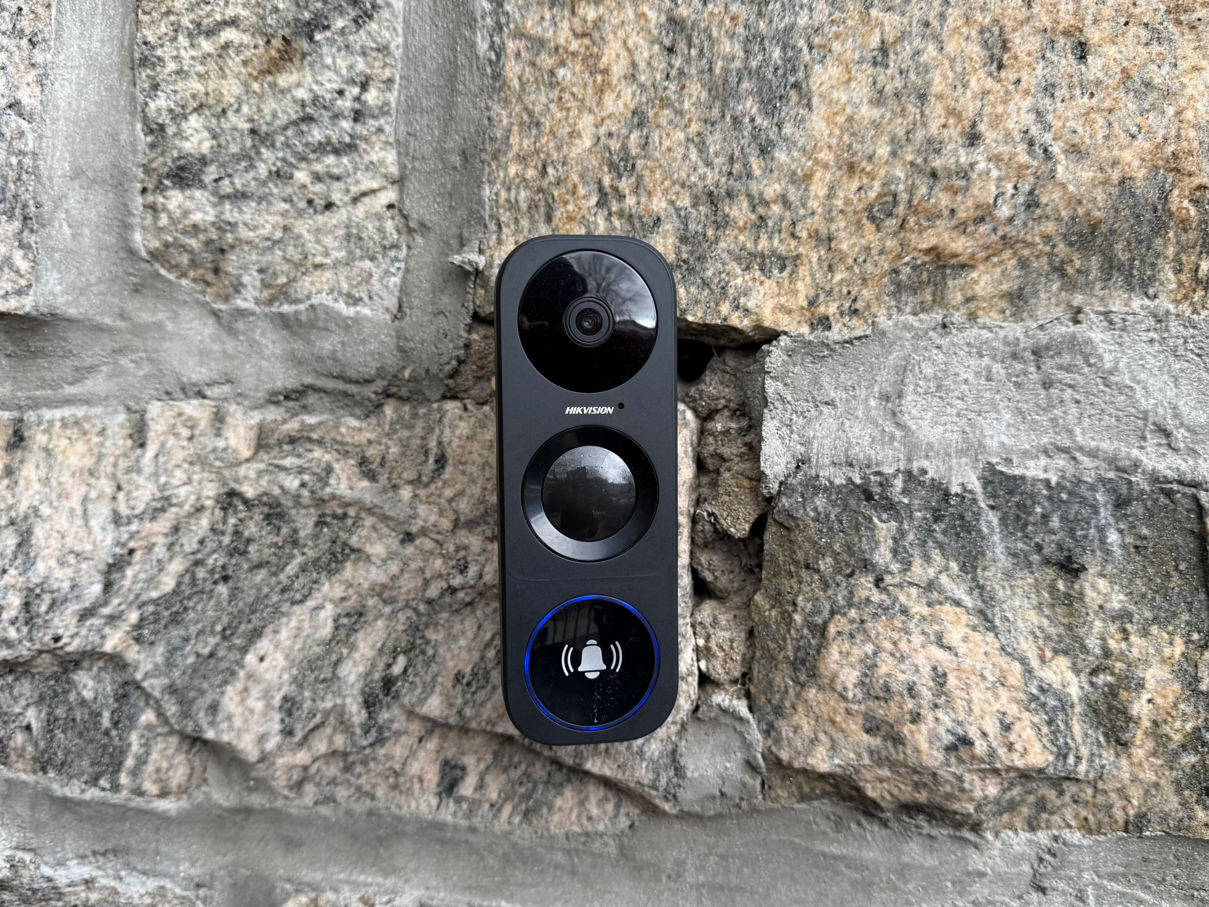 Video intercom entry panel with smartphone integration